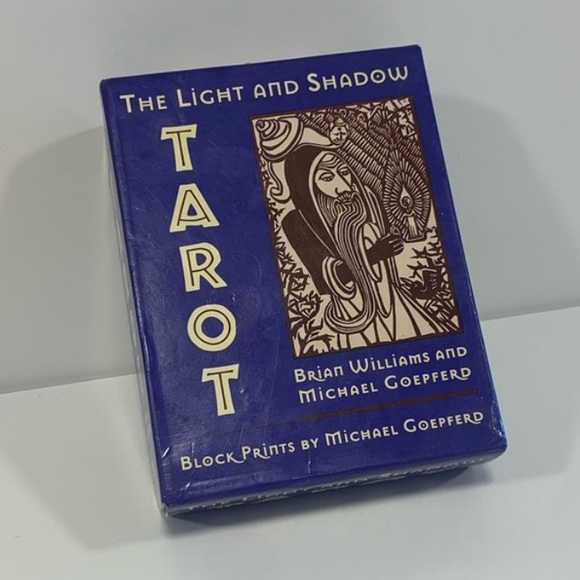 The Light and Shadow Tarot Cards - Picture 9 of 11